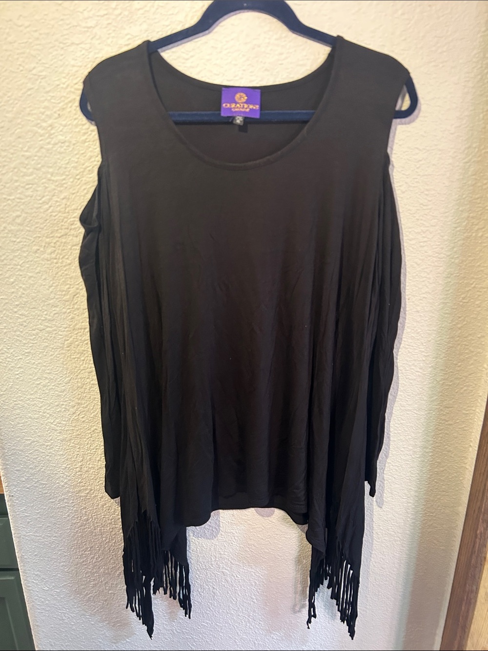 Curations Women’s Black Open Shoulder Long-sleeve Fringed Too